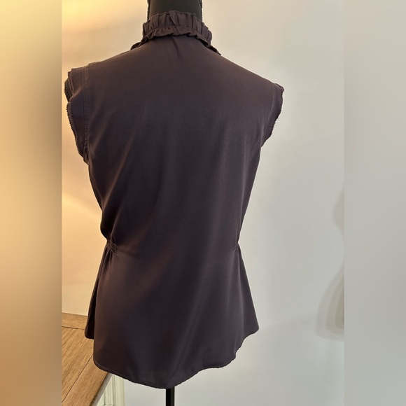 Converse One Star Tuxedo Ruffled Sleeveless Blouse - Size M - Picture 6 of 10